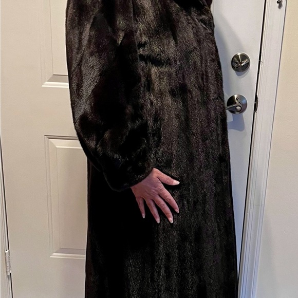 Elegant black mink coat - Picture 8 of 8